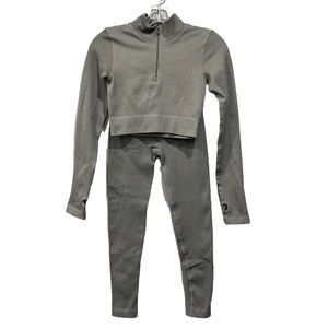 BEAUTIFUL GRAY ACTIVE WEAR SET